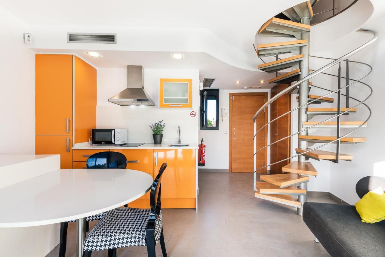 Aparthotel Las Palmeras Castelldefels Ngoại thất bức ảnh