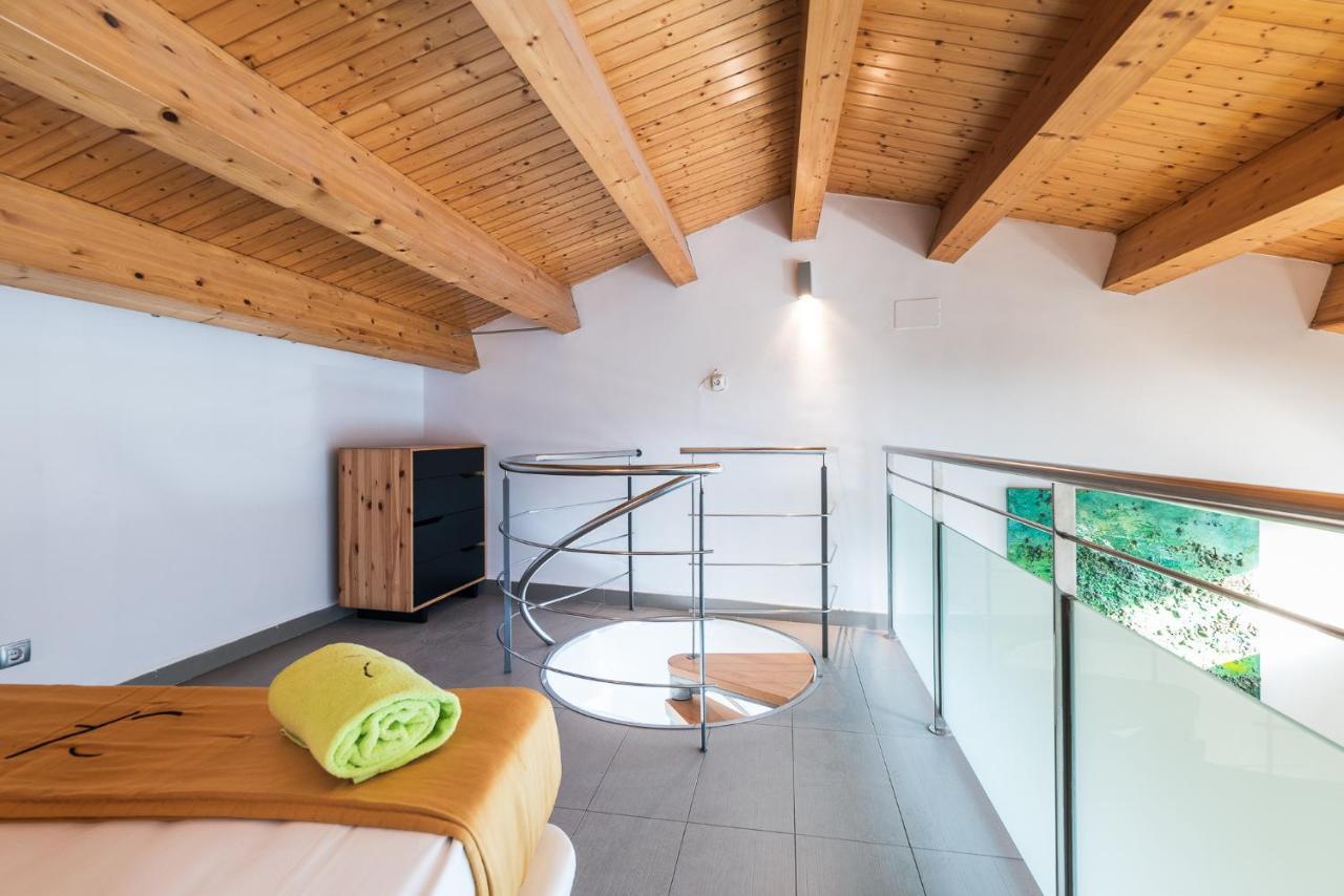 Aparthotel Las Palmeras Castelldefels Ngoại thất bức ảnh