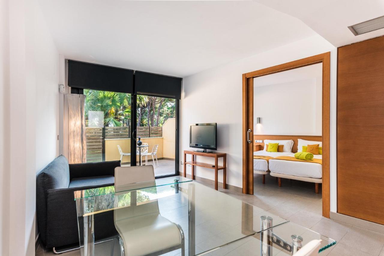 Aparthotel Las Palmeras Castelldefels Ngoại thất bức ảnh