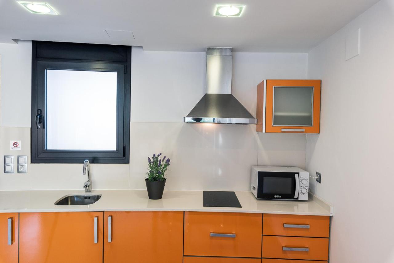 Aparthotel Las Palmeras Castelldefels Ngoại thất bức ảnh