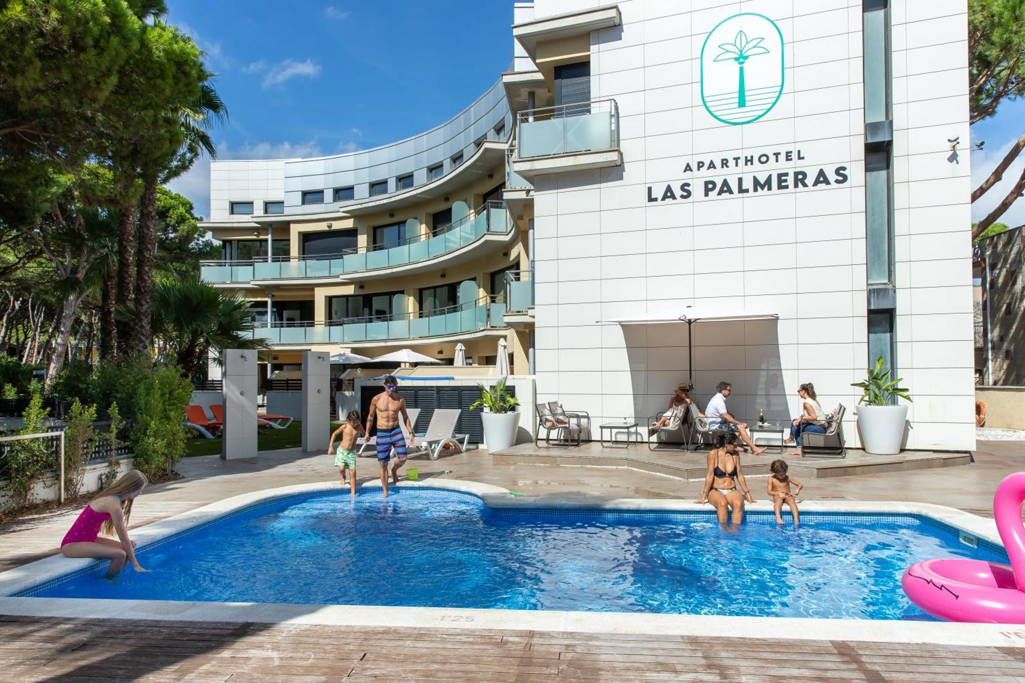 Aparthotel Las Palmeras Castelldefels Ngoại thất bức ảnh